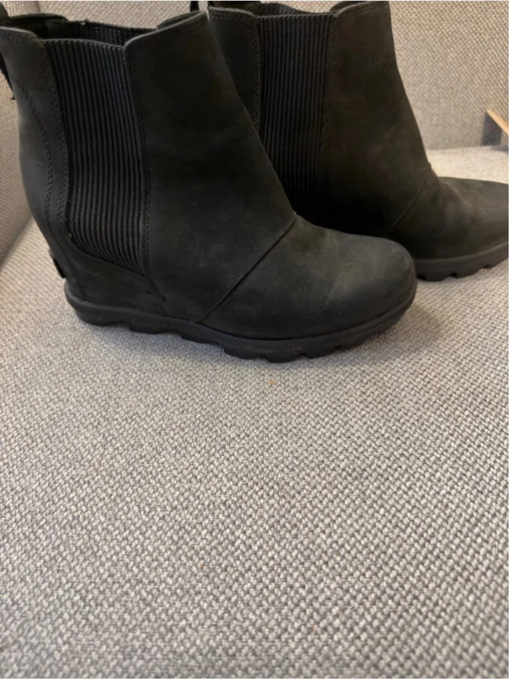 Sorel Joan Rhapsody Chelsea Leather Wedge Boot, Sz 7 see pics of back heel